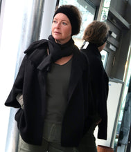 Load the image into the gallery viewer, Esisto Cashmere Scarf