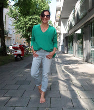 Load the image into the gallery viewer, Les tricots de Léa Cashmere Sweater Monjako V-neck