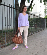 Load the image into the gallery viewer, Les tricots de Léa Cashmere Sweater Monjako V-neck