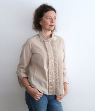 Laden Sie das Bild in den Galerie-Viewer, Lareida Baumwoll Bluse Bluette mit Rüsche