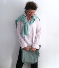 Load the image into the gallery viewer, Les tricots de Léa Cashmere Sweater Monjako V-neck