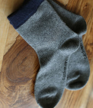 Load the image into the gallery viewer, Engage cashmere socks