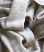 Load the image into the gallery viewer, Esisto Cashmere Plaid