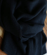 Load the image into the gallery viewer, Esisto Cashmere Plaid