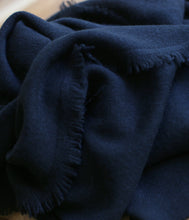 Load the image into the gallery viewer, Esisto Cashmere Plaid