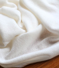 Load the image into the gallery viewer, Esisto Cashmere Plaid