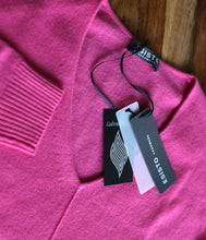 Load the image into the gallery viewer, Esisto Cashmere V-Neck Sweater