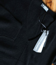 Load the image into the gallery viewer, Esisto Cashmere V-Neck Sweater