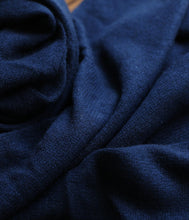 Load the image into the gallery viewer, Esisto Cashmere Scarf