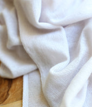 Load the image into the gallery viewer, Esisto Cashmere Scarf