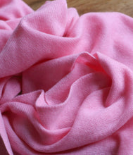 Load the image into the gallery viewer, Esisto Cashmere Scarf
