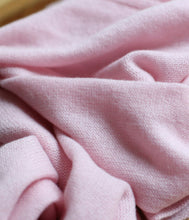 Load the image into the gallery viewer, Esisto Cashmere Scarf