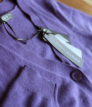 Laden Sie das Bild in den Galerie-Viewer, Esisto Kaschmir Strickjacke V-Ausschnitt Langarm