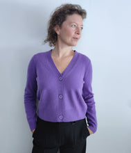 Laden Sie das Bild in den Galerie-Viewer, Esisto Kaschmir Strickjacke V-Ausschnitt Langarm