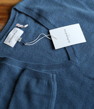 Load the image into the gallery viewer, Les tricots de Léa Cashmere Sweater Monjako V-neck