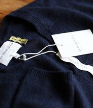 Load the image into the gallery viewer, Les tricots de Léa Cashmere Sweater Monjako V-neck