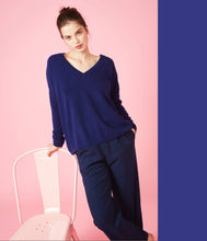 Load the image into the gallery viewer, Les tricots de Léa Cashmere Sweater Monjako V-neck