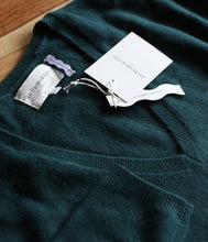 Load the image into the gallery viewer, Les tricots de Léa Cashmere Sweater Monjako V-neck