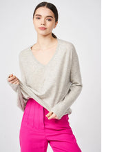 Load the image into the gallery viewer, Les tricots de Léa Cashmere Sweater Monjako V-neck