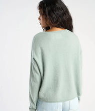 Load the image into the gallery viewer, Les tricots de Léa Cashmere Pullover Mapoupette Round Neckline