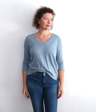 Load the image into the gallery viewer, Majestic Filatures Leinen-Mix Shirt V-Ausschnitt