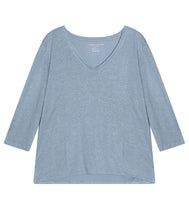 Load the image into the gallery viewer, Majestic Filatures Leinen-Mix Shirt V-Ausschnitt