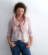 Load the image into the gallery viewer, Majestic Filatures Leinen-Mix Shirt V-Ausschnitt