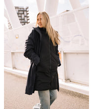 Load the image into the gallery viewer, Scandinavian Edition Mantel Aurora