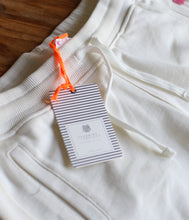 Laden Sie das Bild in den Galerie-Viewer, The Shirt Project Bio Baumwoll Sweat Short