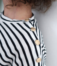 Laden Sie das Bild in den Galerie-Viewer, The Shirt Project Bio-Baumwolle Shirt Rundhals Knöpfe