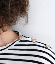 Laden Sie das Bild in den Galerie-Viewer, The Shirt Project Bio-Baumwolle Shirt Rundhals Knöpfe