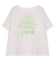 Laden Sie das Bild in den Galerie-Viewer, The Shirt Project Organic Baumwoll Oversize Shirt U-Boot Ausschnitt Halbarm