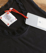 Load the image into the gallery viewer, The Shirt Project Viskose-Mix Top mit Spitze