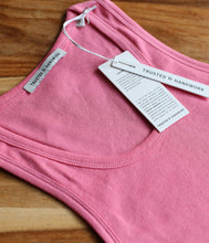 Laden Sie das Bild in den Galerie-Viewer, Trusted Handwork Bio-Baumwoll Top St. Tropez Feinripp Rundhalsausschnitt