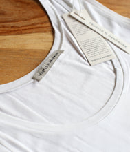 Load the image into the gallery viewer, Trusted Handwork viscose-blend top La Rochelle Round neckline