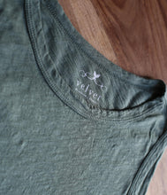 Laden Sie das Bild in den Galerie-Viewer, Velvet by Graham and Spencer Baumwoll Top Taurus