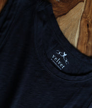 Laden Sie das Bild in den Galerie-Viewer, Velvet by Graham and Spencer Baumwoll Top Taurus