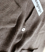 Load the image into the gallery viewer, engage recycled Kaschmir Strickjacke Strukturstrick