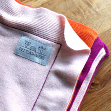 Load the image into the gallery viewer, pet cashmere Premium cosy blanket for pets made of wool and cashmere