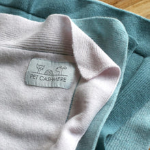 Load the image into the gallery viewer, pet cashmere Premium cosy blanket for pets made of wool and cashmere