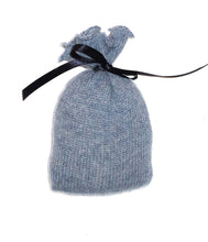 Load the image into the gallery viewer, engage cashmere sachet with Swiss stone pine shavings