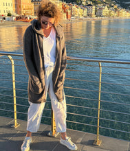 Load the image into the gallery viewer, engage recycled Kaschmir Strick Mantel mit Kapuze