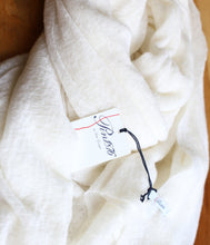 Load the image into the gallery viewer, Pin1876 Cashmere Plaid