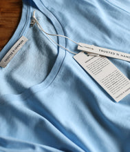 Laden Sie das Bild in den Galerie-Viewer, Trusted Handwork Baumwoll T-Shirt Paris Rundhalsausschnitt Kurzarm