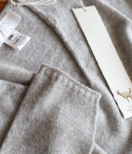 Load the image into the gallery viewer, WLNS Cashmere V-Neck Sweater