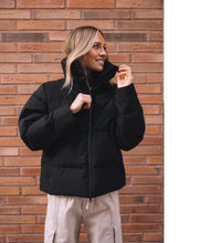 Laden Sie das Bild in den Galerie-Viewer, Scandinavian Edition Winter Daunen Steppjacke Block
