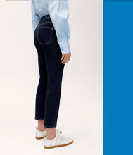 Laden Sie das Bild in den Galerie-Viewer, Cambio Jeans Piper Short
