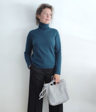 Laden Sie das Bild in den Galerie-Viewer, Esisto Kaschmir Pullover Rollkragen
