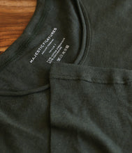 Laden Sie das Bild in den Galerie-Viewer, Majestic Filatures Baumwolle-Kaschmir Shirt Rundhalsausschnitt Langarm
