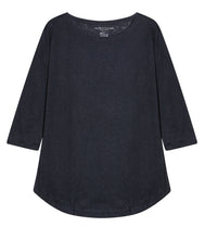 Laden Sie das Bild in den Galerie-Viewer, Majestic Filatures Leinen-Mix Shirt U-Boot Ausschnitt weite Form
